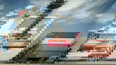 containers loading