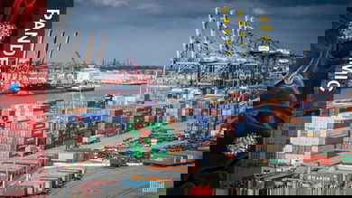 containers at port
