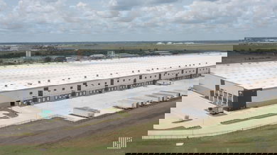 warehouse operators in search of workers