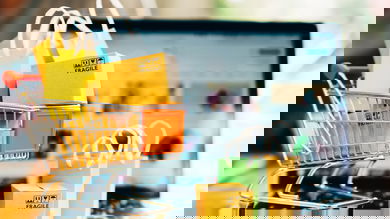 e-commerce marketplace shopping cart with parcels