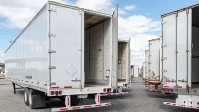 New trailer orders were either up or down in September. Data firms that track the bookings disagreed. (Photo: Jim Allen/FreightWaves)